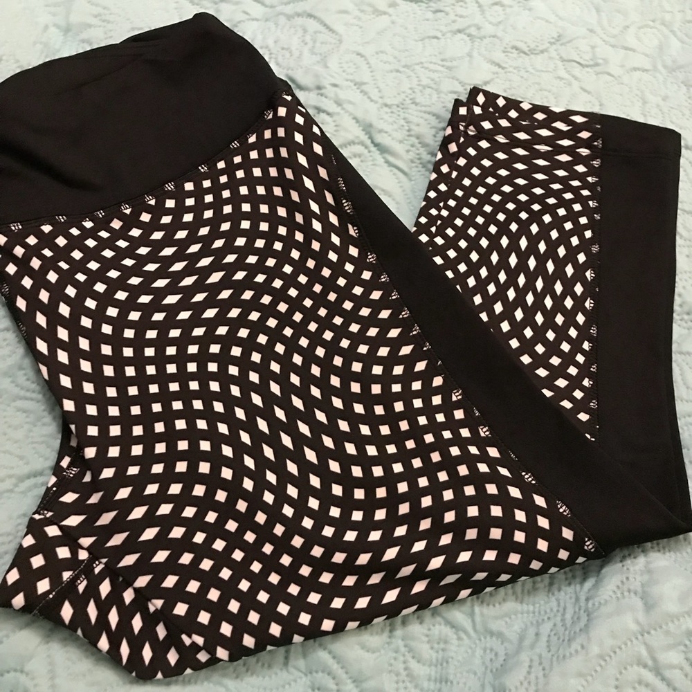 NWOT LuLaRoe Large Jade Capri Workout leggings